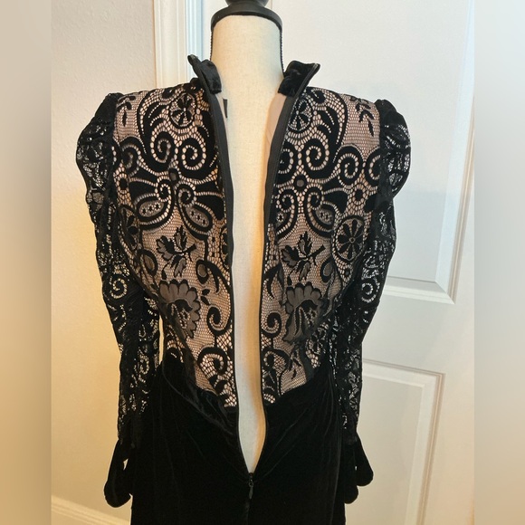 NASTY GAL, Kyle Velvet and 
Lace Romper, Size Large - Picture 13 of 15